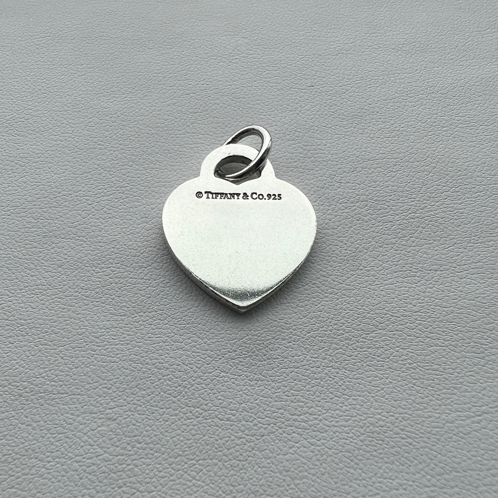 727 fifth Ave medium heart charm - Picture 4 of 5